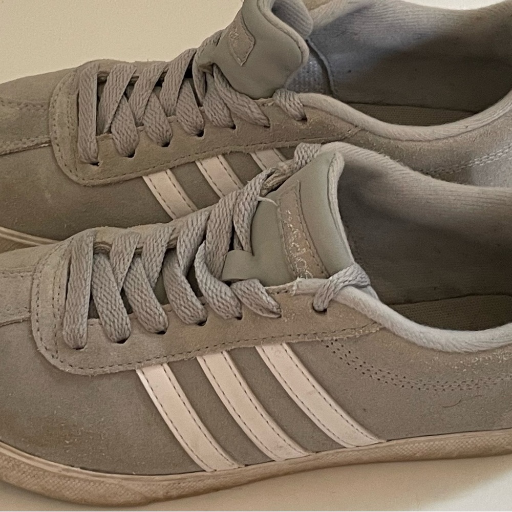 Adidas Three Stripe Suede  Comfort Footbed Gray Sneaker Shoe Womens Size 6